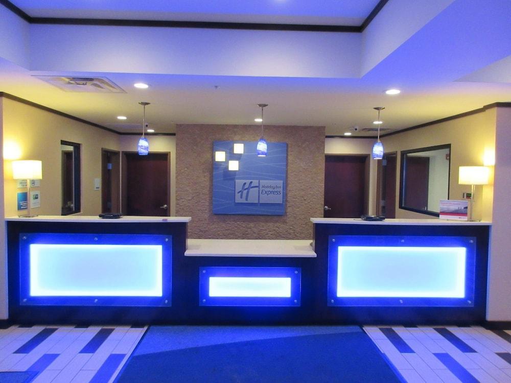 Holiday Express & By Ihg Hotel Butler