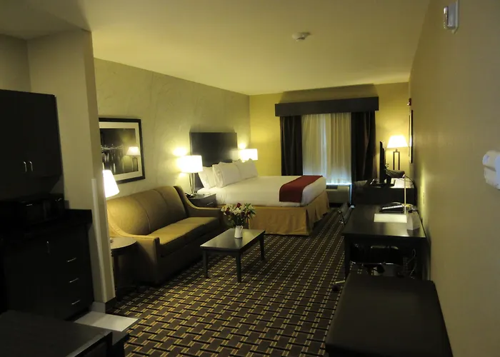 Holiday Inn Express & Suites Butler By Ihg